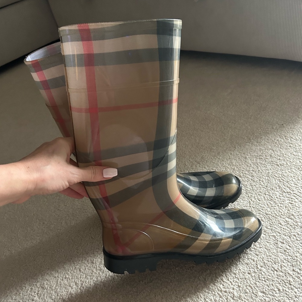 Authentic BURBERRY Rain Boots, 40